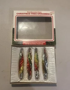 4 Vintage Hand Decorated Glass Christmas Tree Ornaments made in Romania - Picture 1 of 2