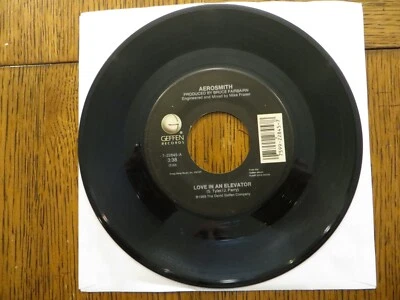 Aerosmith – Love In An Elevator / Young Lust - 1989 - Geffen 7-22845 7" Single - Image 1 of 2
