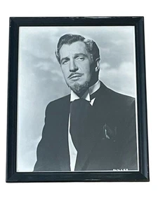 Original Studio Photograph Of Vincent Price Classic Pose - 8x10 Framed Photo - Picture 1 of 3
