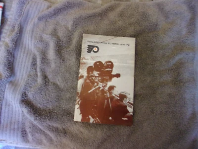 1971-72 PHILADELPHIA FLYERS MEDIA GUIDE Yearbook FRED SHERO 1972 BOBBY CLARKE AD - Image 1 of 4