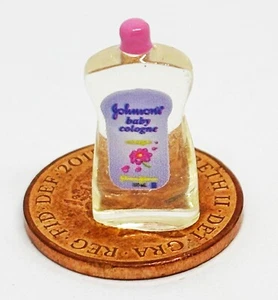 Puppenhaus Plastikflasche mit Babys Köln Etikett Tumdee Maßstab 1:12 Kinderzimmer - Bild 1 von 2