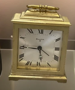 Reloj despertador Bulova vintage de latón de 8 días hecho en Suiza - Imagen 1 de 7