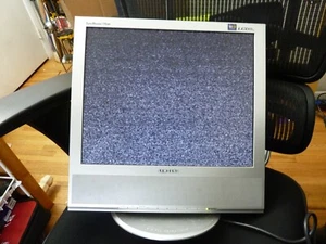 19" Samsung SyncMaster 710MP 4:3 LCD TV Monitor w/ TV Tuner 1280x1024 75 Hz - Picture 1 of 17