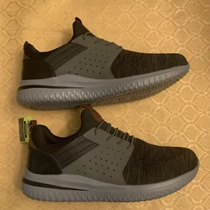 Skechers Uomo Delson 3.0 Cicada Sneaker Nero/Grigio 210238 Taglia 13 Spedizione Gratuita - Foto 1 di 9