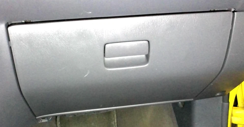 00 01 Conjunto Guantera Nissan XTERRA Gris Código:K Foto 1 de 1