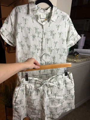 C&C California 100% Linen Tropical Palms Button Shirt & Shorts Set Medium - Image 1 of 4
