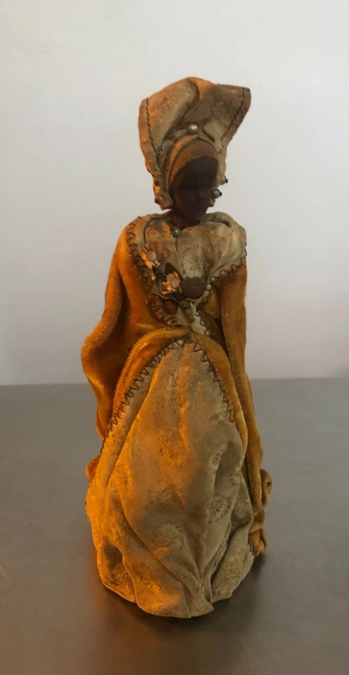 Poupée ancienne, tête et mains en cire - Photo 1/4