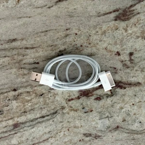 Câble Apple 30 broches vers USB - Photo 1 sur 2