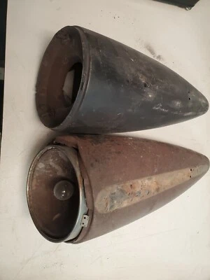 1941 1942 1946 CHEVY TRUCK HEADLIGHT BUCKET PAIR ORIGINALS CHEVROLET  Gm RATROD - Imagem 1 de 4