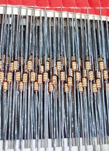 zener 10 V 1/2 W-20 pezzi - Foto 1 di 1