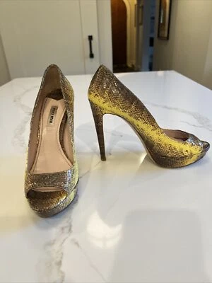 Zapatos Miu Miu 39 Amarillo Piel de Serpiente Peeptoe Zapatos Tacones de Cuero EE. UU. 9 Foto 1 de 4