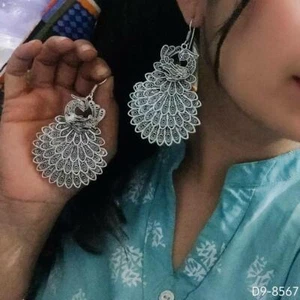 Pendientes largos de pluma de pavo real de plata oxidada de Bollywood indio - 1 par - Imagen 1 de 3