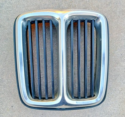 BMW E21 320 320i 323i OEM Original De Fábrica Frontal Central Rejilla Riñón '76-83 Foto 1 de 4
