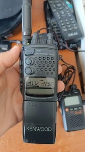 KENWOOD TH 78 RADIO VHF UHF BIBANDA COMPLETA DI BATTERIA, RADIO DA REVISIONARE - Zdjęcie 1 z 7