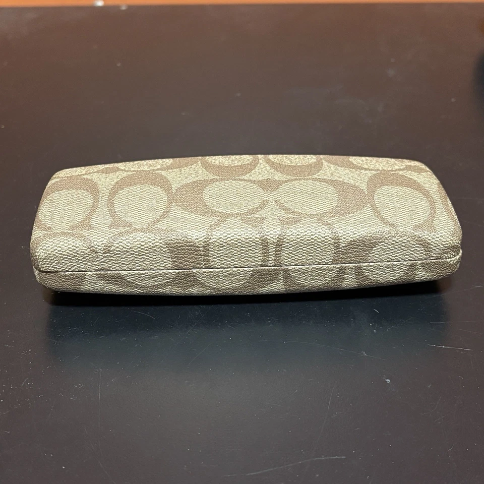Estojo de óculos/óculos de sol Coach Signature concha dura marrom bronzeado retangular - Imagem 1 de 4