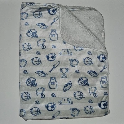 Manta deportiva polar bebé azul gris a rayas trofeo camiseta fútbol béisbol Foto 1 de 4