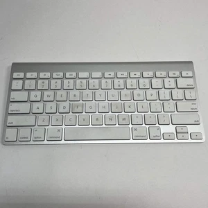 Apple Smart Keyboard White - Picture 1 of 6