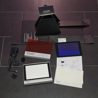 Invitrogen Thermo Fisher Dual LED Blue/White Light Transilluminator LB0100 - Image 1 of 4