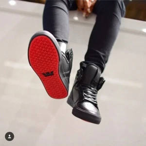 NEW Supra Men's Vaider Skate shoe High Top west coast black with red sole - Picture 1 of 12