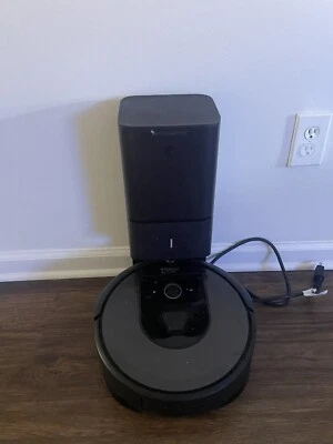 Roomba i7 robot vacuum cleaner - Image 1 of 3