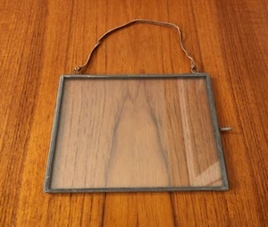 NEW Floating Glass PHOTO/FLOWER Frame GRAY METAL Wall Hanging LEATHER STRAP 8"x6 - Picture 1 of 1