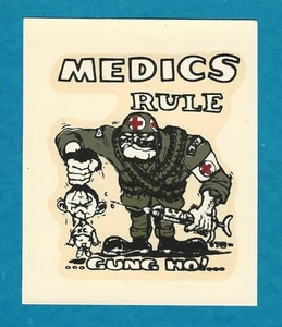 VINTAGE ORIGINAL 1967 ED ROTH EJÉRCITO DE LOS ESTADOS UNIDOS "REGLA DE LOS MÉDICOS" VIET NAM WAR WATER CALCOMANÍA ARTE - Imagen 1 de 2
