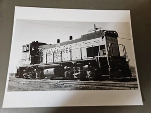 Milwaukee Road MP15AC 497 Davenport IA (8x10 B/W)(Used) - Picture 1 of 3