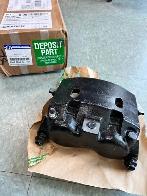 03-08 Conjunto de pinza de freno de disco genuina Mopar Dodge Ram Truck 5093266AA DERECHA Foto 1 de 2