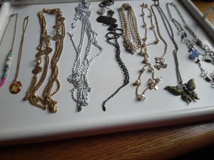 Schöner frecher silberner Schmuck / Goldfarben. 10 Halsketten die meisten Marken unbekannt - Bild 1 von 12