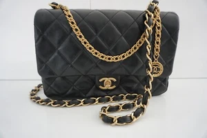Bolso de Hombro CHANEL Grande Negro con Solapa Medallón Dorado Diseñador - Imagen 1 de 21