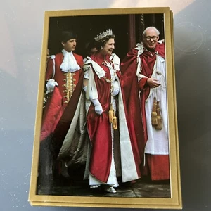 QUEEN ELIZABETH RARE Panini Sticker Type 2 - Picture 1 of 2