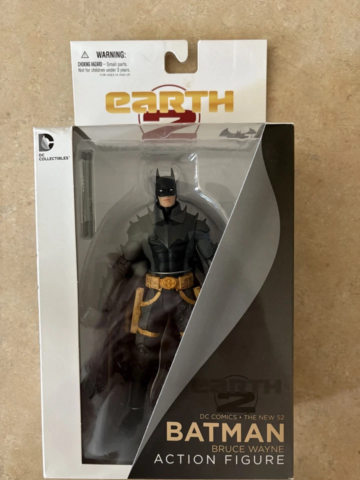 BATMAN DARK KNIGHT THE NEW 52 EARTH 52 BRUCE WAYNE DC COLECIONÁVEIS DC COMICS - Imagem 1 de 4