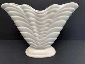 Vintage Elfenbein Triple Drip Fan Gladiolen Vase  - Bild 1 von 9