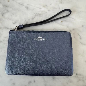 Coach Handgelenktasche marineblau metallic genarbtes Leder Eckreißverschluss NEU F21070 - Bild 1 von 6