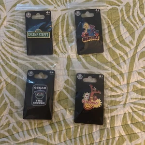 Sea World Sesamstraße (4) Pin Set Straßenschild, Big Bird, Oscar, Elmo Groovy - Bild 1 von 5