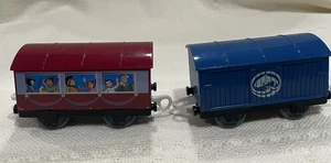 2 Thomas Passenger Car Y3348 & Fish Y2002 Gullane (Thomas) Limited 2009 MATTEL - Picture 1 of 10