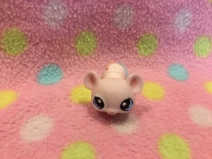 Hasbro Littlest Pet Shop Baby rosa Maus Haustier grün & blau Augen Hasbro süß! - Bild 1 von 3