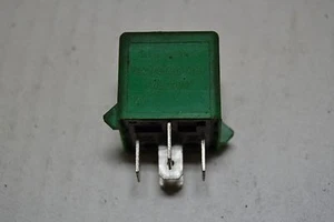 Land Rover - Range Rover Classic - Green Relay - YWB 10032 - Picture 1 of 4