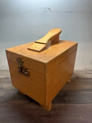 Caixa de engraxate vintage de bordo sólido — reaproveitada e refinada - Imagem 1 de 4