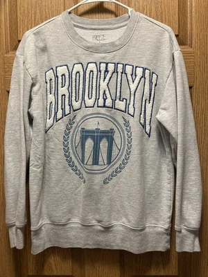 Sudadera Pullover Gris Suave Freeze Brooklyn Cuello Redondo Para Mujer Talla Grande Foto 1 de 3