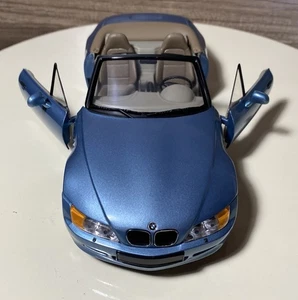 UT Models BMW Z3 Roadster James Bond 007 'Goldeneye' 1:18Good condition with box - Picture 1 of 20