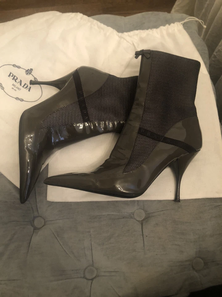 Botines de cuero Prada gris pantent talla 9 1/2. Precio original 975,00 Foto 1 de 4