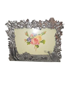 Peltre temático de jardinería vintage (?) Marco de fotos de metal 5"X3,5" 6"X4,5"X0,5" Foto 1 de 4