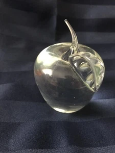 Monte Dunlavy Glass Clear Apple with leaf Art Deco Paperweight Vintage Signed - Picture 1 of 4
