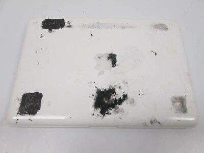 Apple Macbook FOR PARTS LATE 2009 13.3" laptop 2.26Ghz C2D 2GB RAM NO HDD NO OS - Image 1 of 4