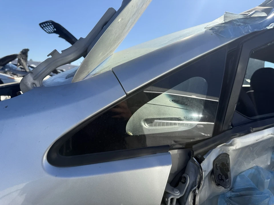 KIA RIO 2012-2017 Parabrisas delantero izquierdo Pilar Ventilación Vidrio Ventana Lado del conductor LH Foto 1 de 1