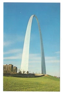 St. Louis, Missouri Gateway Arch Eero Saarinen Vintage Postcard - Picture 1 of 2