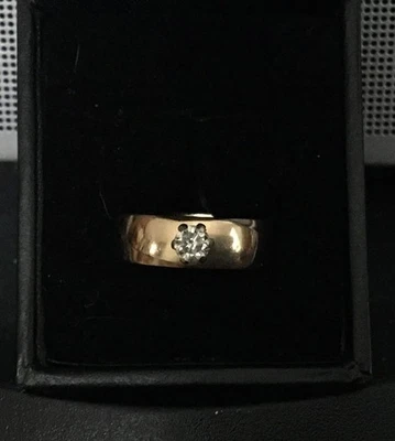 Anillo solitario vintage de diamantes de oro macizo de 10 quilates banda ancha Foto 1 de 4