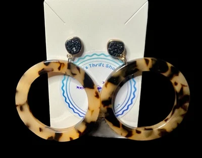 "Pendientes perforados redondos grandes de 2"" con caparazón de lucita de tortuga de la década de 1980 usados en excelente estado preciosos" Foto 1 de 4