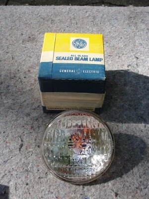 (1) NOS GE 4512 4.7-Volt Bicycle Headlamp Lamp Light Bulb 0.5A 4.7V PAR36 - Image 1 of 4